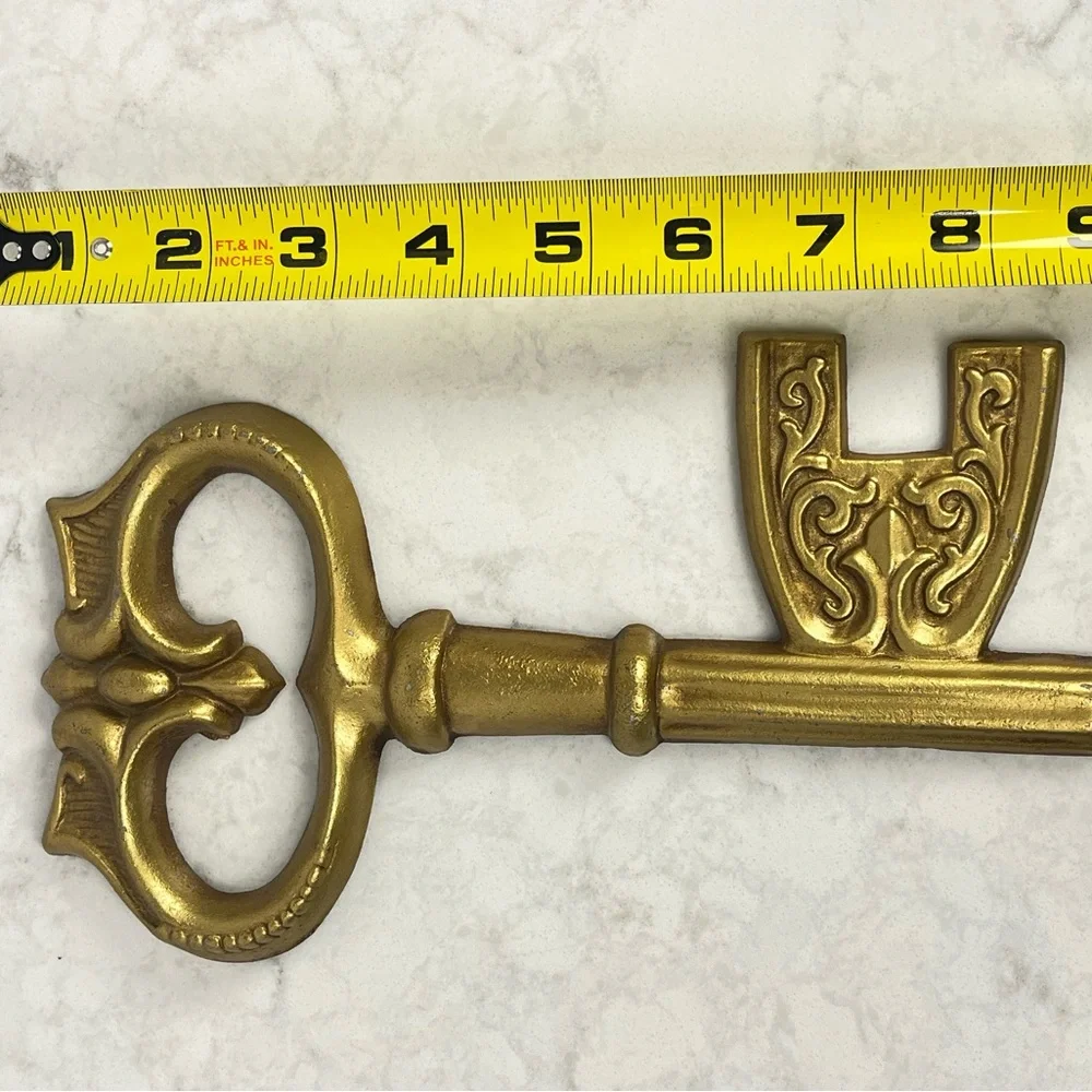 Vintage 1971 Gold Wall Skeleton Keys - Elegant Home Wall Decor